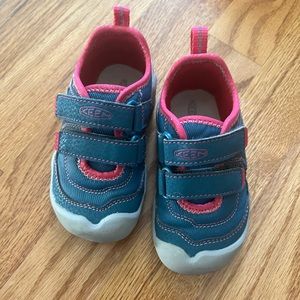 Keen girls sneakers size 5